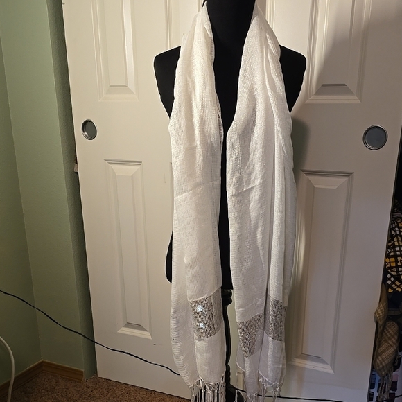 Elegant White and Silver Scarf with Fringe - Picture 3 of 3